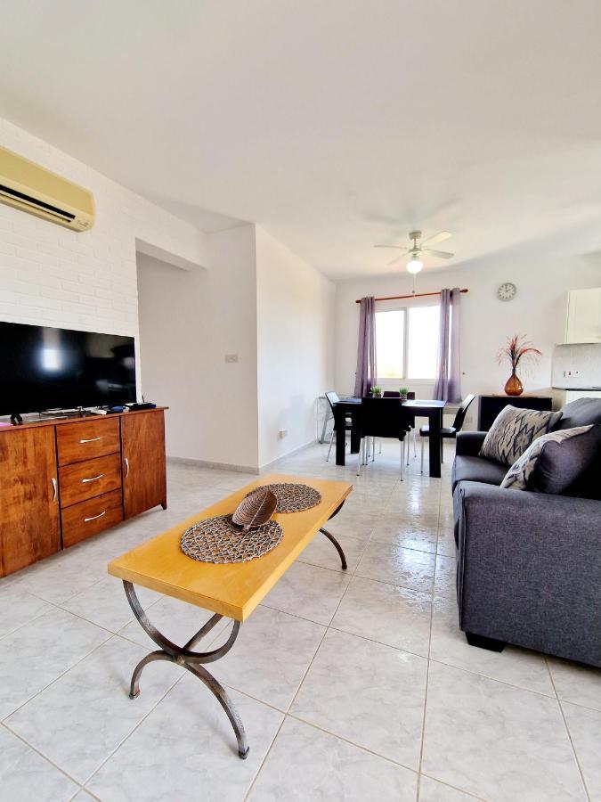Emma'S Place, 2 Bedroom Apartment With Pool View Paphos Exterior photo