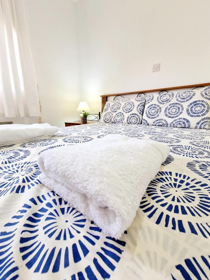 Emma'S Place, 2 Bedroom Apartment With Pool View Paphos Exterior photo