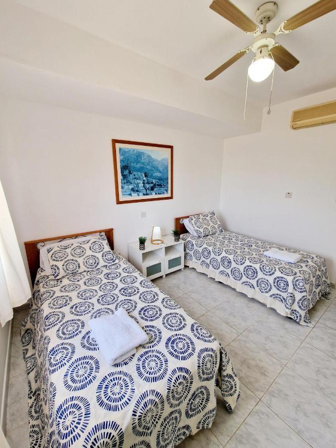 Emma'S Place, 2 Bedroom Apartment With Pool View Paphos Exterior photo