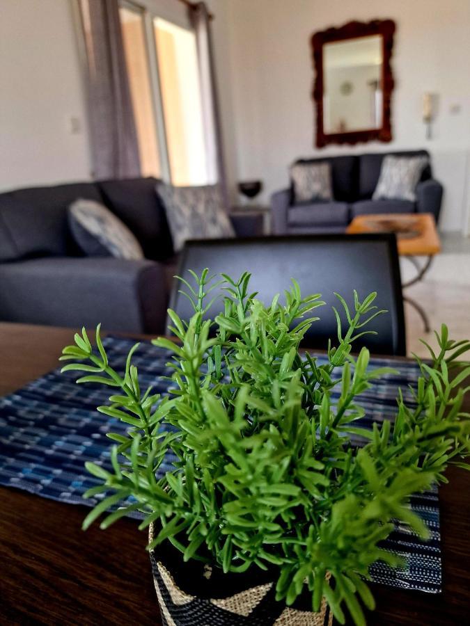 Emma'S Place, 2 Bedroom Apartment With Pool View Paphos Exterior photo
