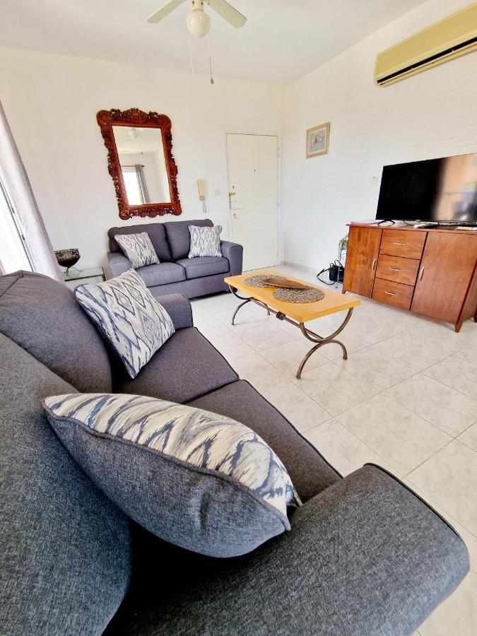 Emma'S Place, 2 Bedroom Apartment With Pool View Paphos Exterior photo