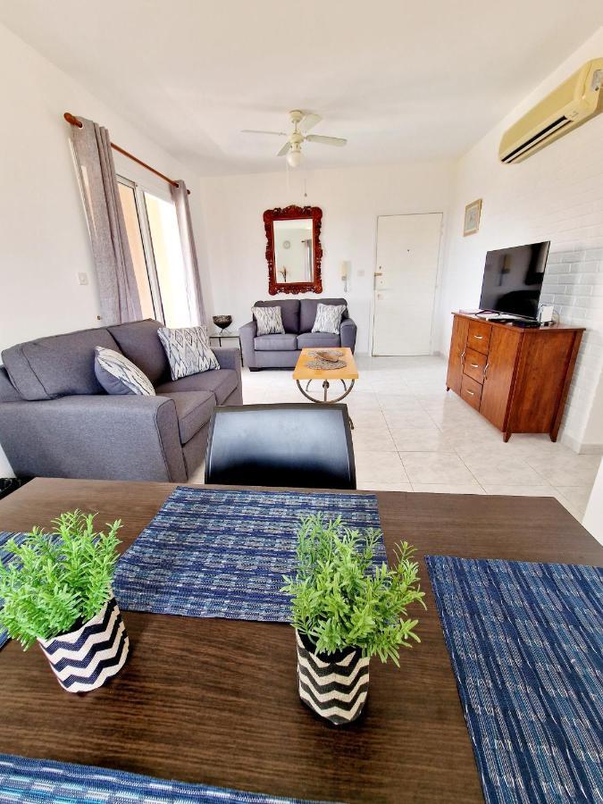 Emma'S Place, 2 Bedroom Apartment With Pool View Paphos Exterior photo