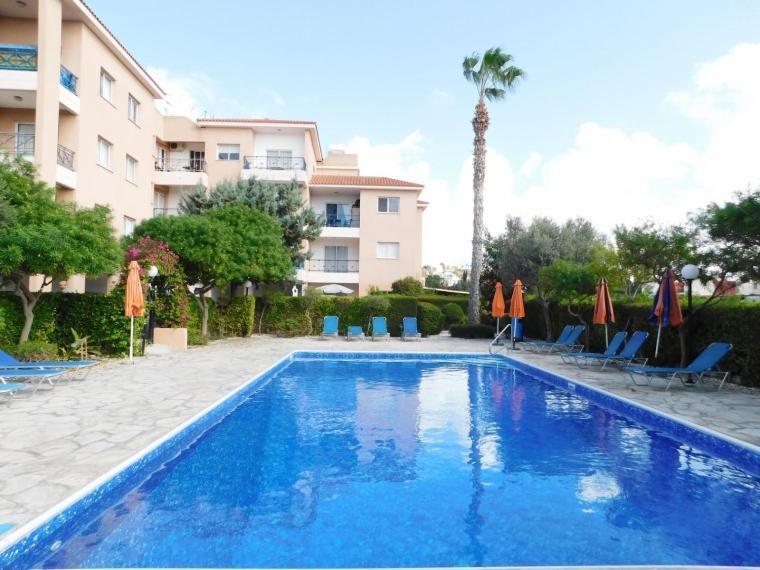 Emma'S Place, 2 Bedroom Apartment With Pool View Paphos Exterior photo